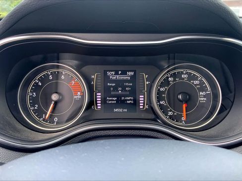 Used 2022 Jeep Cherokee Latitude w/ Sun & Sound Group AWD/4WD image 26