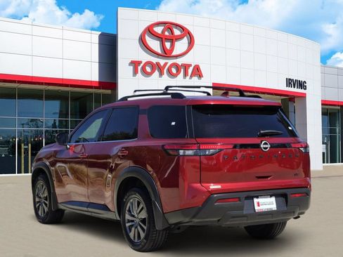 Used 2022 Nissan Pathfinder SV w/ SV Black Package FWD image 3