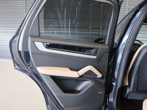 Certified 2025 Porsche Cayenne image 22