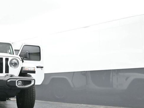 Used 2023 Jeep Gladiator Overland image 68