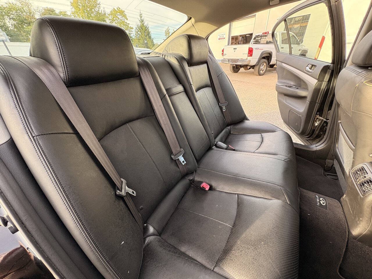 Used 2011 INFINITI G25 x w/ Moonroof Pkg AWD/4WD image 18