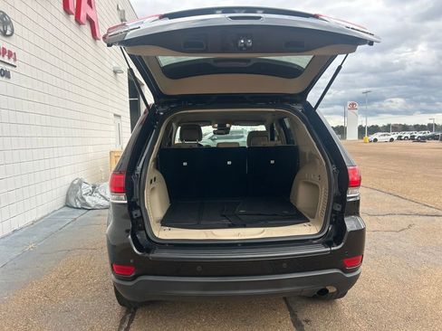 Used 2021 Jeep Grand Cherokee Laredo image 29