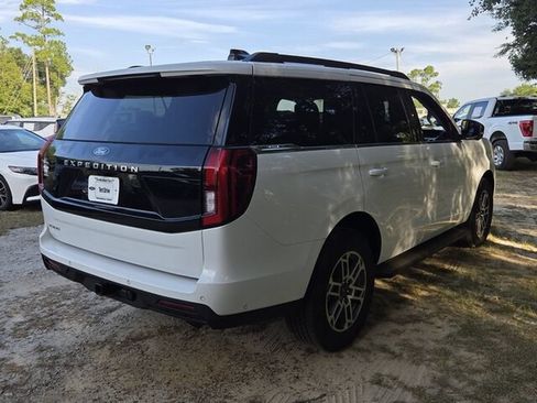 Used 2025 Ford Expedition Active RWD image 14