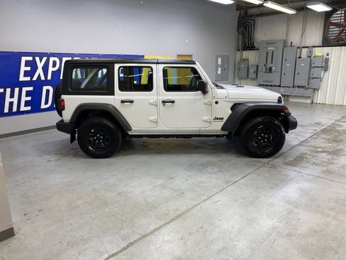 Used 2025 Jeep Wrangler Sport image 8