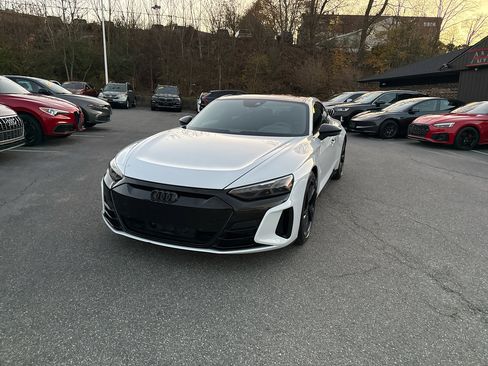 Used 2022 Audi e-tron GT Premium Plus w/ Performance Package image 2