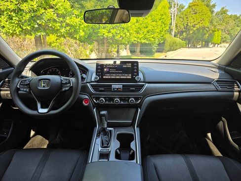 Used 2018 Honda Accord EX image 15