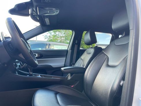 Used 2025 Jeep Compass Limited image 27