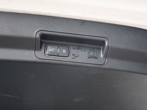 Used 2022 Ford Explorer XLT w/ Equipment Group 202A image 20