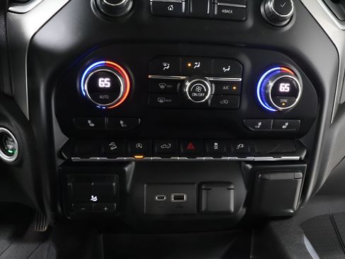 Used 2021 Chevrolet Silverado 1500 LT Trail Boss w/ Convenience Package II AWD/4WD image 11