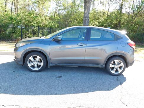 Used 2018 Honda HR-V LX image 2