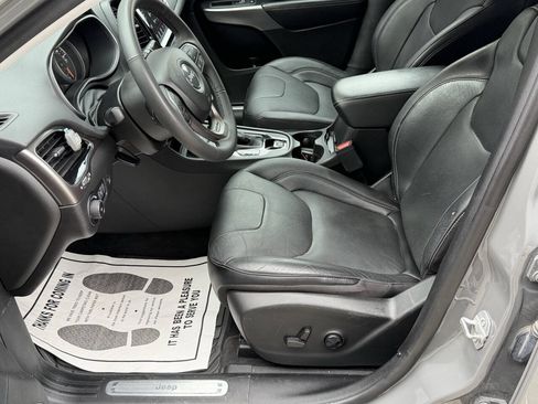 Used 2021 Jeep Cherokee Limited AWD/4WD image 14