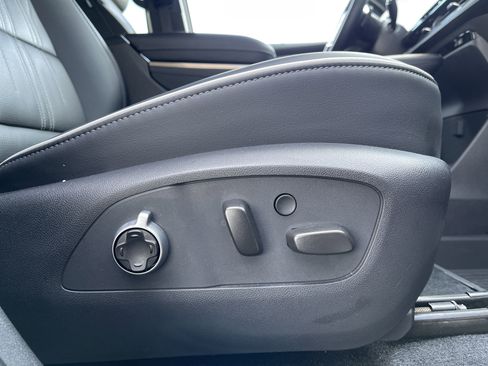 Used 2025 Buick Enclave Avenir image 42