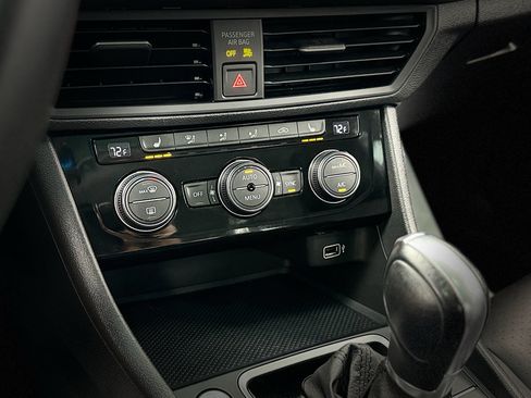 Used 2019 Volkswagen Jetta SE FWD image 21