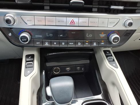 Used 2025 Kia Telluride EX w/ EX Captain's Chair Package AWD/4WD image 17