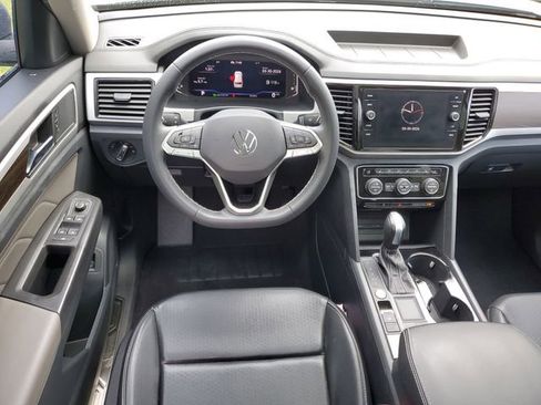 Used 2022 Volkswagen Atlas SE w/ Panoramic Sunroof Package image 16