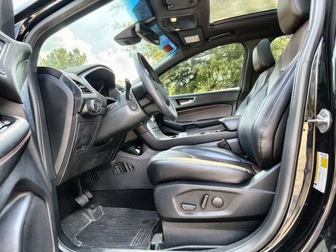 Used 2020 Ford Edge Titanium w/ Equipment Group 301A FWD image 12
