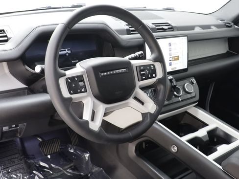 Certified 2025 Land Rover Defender 130 X-Dynamic SE AWD/4WD image 7