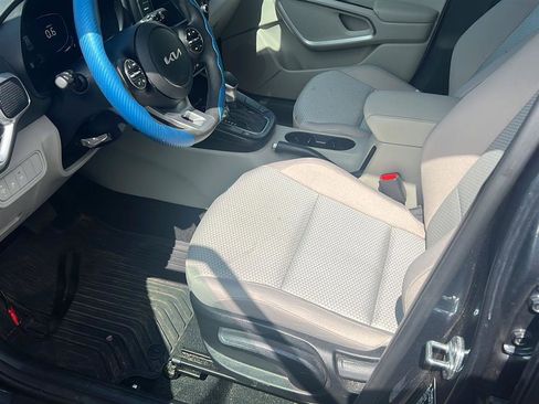 Used 2023 Kia Soul LX FWD image 5