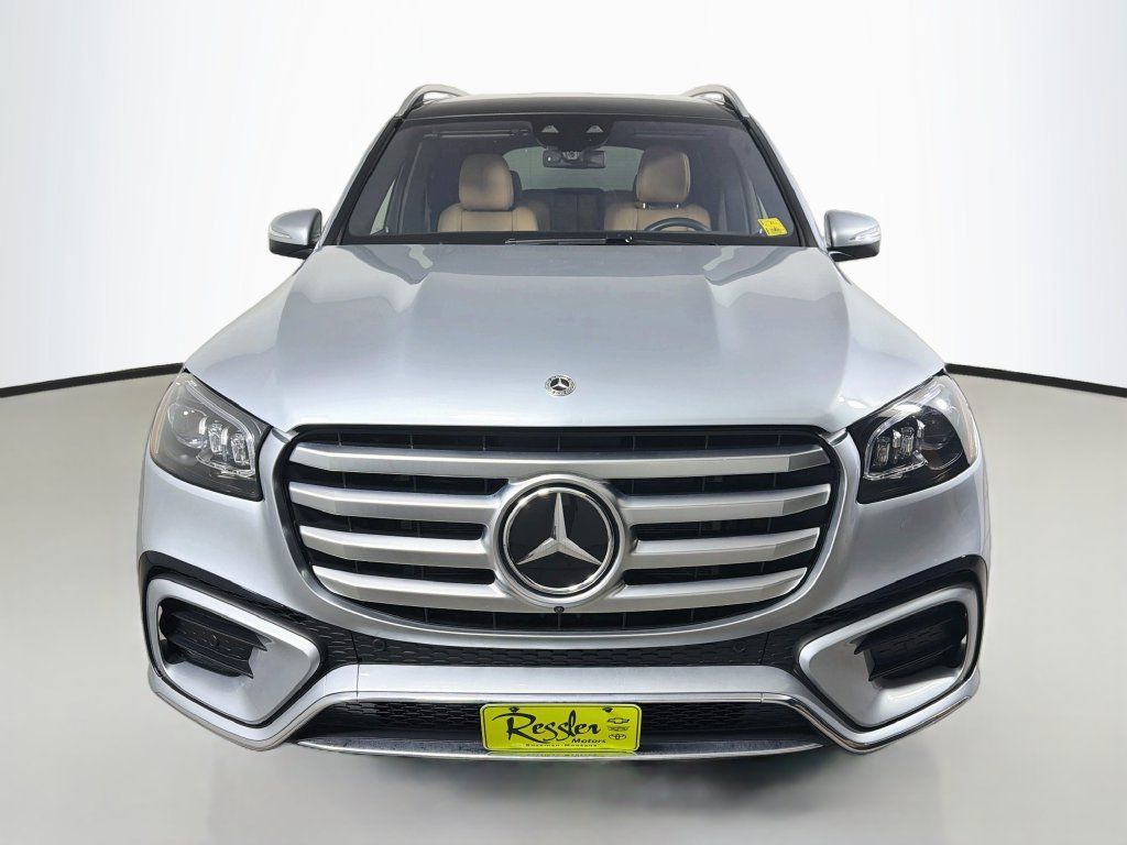 Used 2024 Mercedes-Benz GLS 450 4MATIC image 2