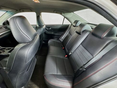 Used 2016 Toyota Camry SE image 16