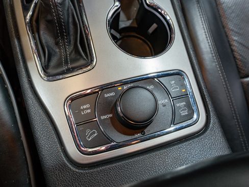 Used 2020 Jeep Grand Cherokee Overland image 25