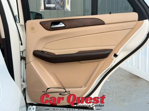 Used 2019 Mercedes-Benz GLE 400 4MATIC image 17