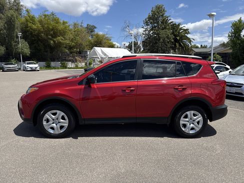 Used 2015 Toyota RAV4 LE FWD image 2