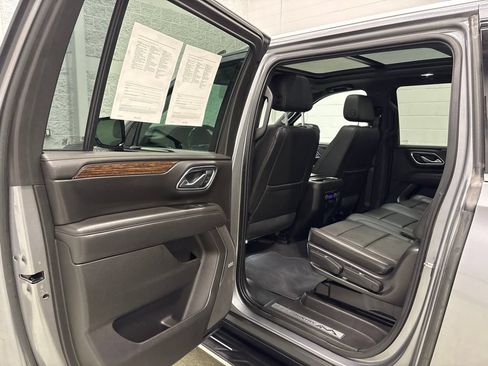 Used 2021 Chevrolet Suburban High Country AWD/4WD image 29
