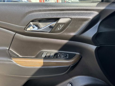 Used 2023 GMC Acadia SLE w/ Driver Convenience Package image 19