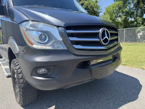 Used 2017 Mercedes-Benz Sprinter 2500 image 7