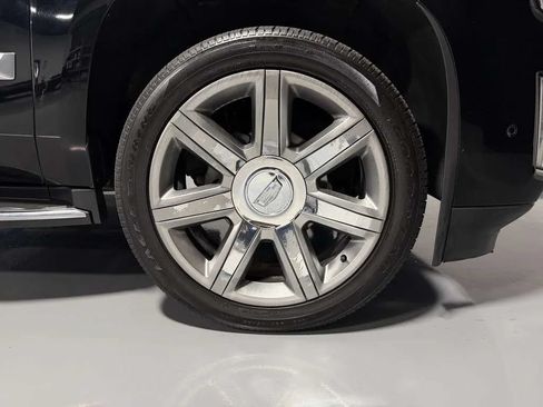 Used 2017 Cadillac Escalade ESV Premium Luxury RWD image 9