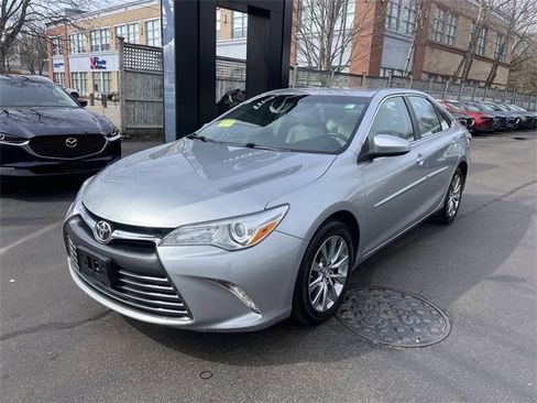 Used 2015 Toyota Camry XLE image 1