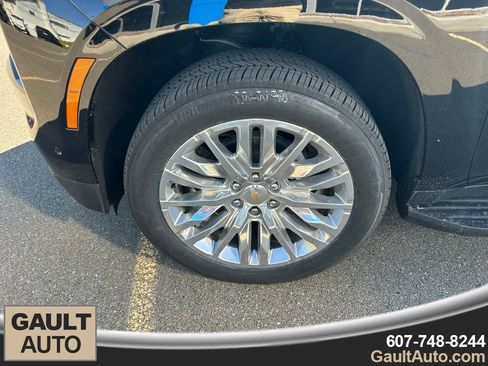 New 2025 Chevrolet Suburban Premier w/ Sun And Tow Package image 9