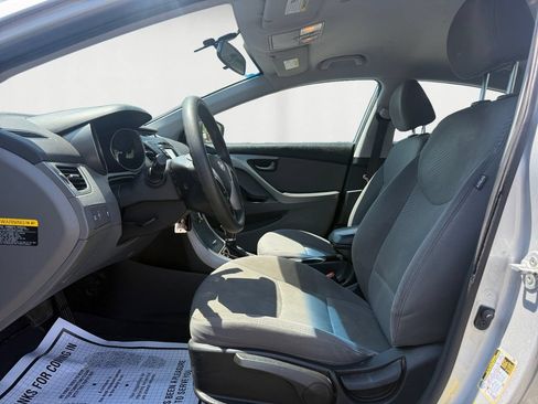 Used 2015 Hyundai Elantra SE w/ Option Group 02 FWD image 9