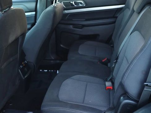 Used 2018 Ford Explorer XLT w/ Equipment Group 201A FWD image 34
