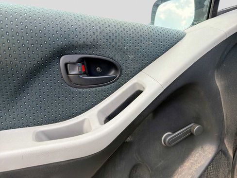 Used 2007 Toyota Yaris 2-Door Hatchback FWD image 8