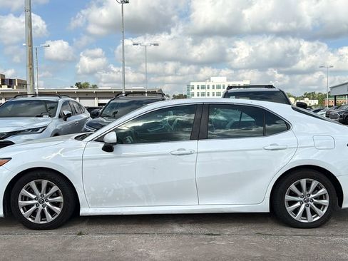 Used 2018 Toyota Camry LE image 10