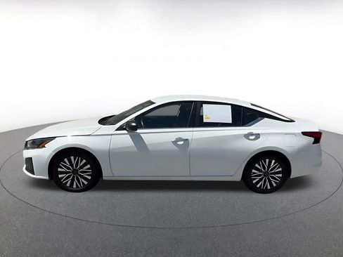 Used 2025 Nissan Altima 2.5 SV FWD image 7
