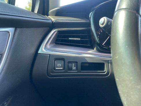 Used 2018 Cadillac XT5 Luxury AWD/4WD image 12