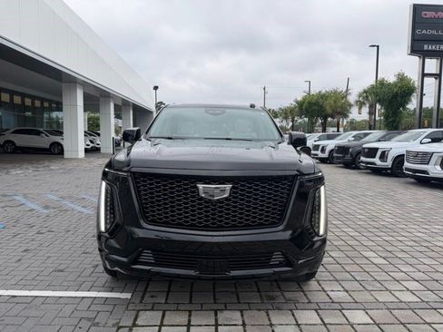 Certified 2025 Cadillac Escalade Sport Platinum w/ LPO, ONYX Package AWD/4WD image 4