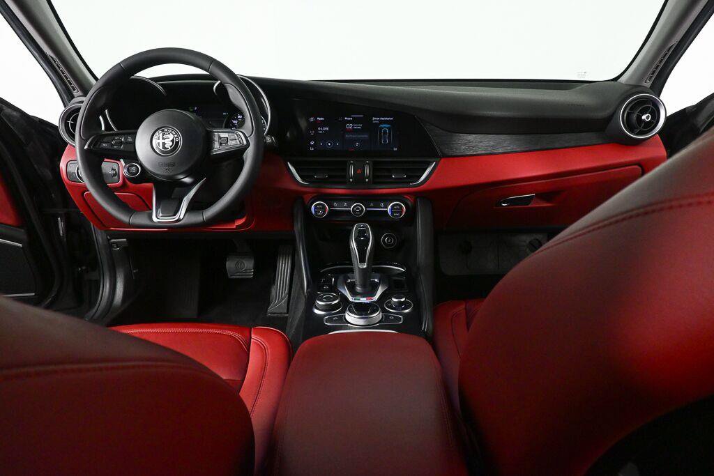 Used 2020 Alfa Romeo Giulia w/ Nero Edizione RWD image 16