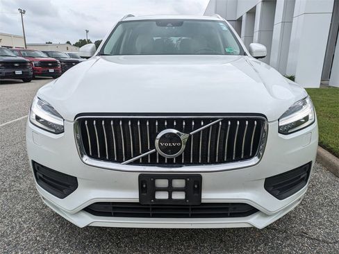 Certified 2022 Volvo XC90 T6 Momentum w/ Advanced Package image 9