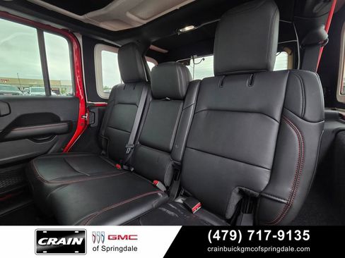 Used 2025 Jeep Wrangler Unlimited Rubicon AWD/4WD image 24