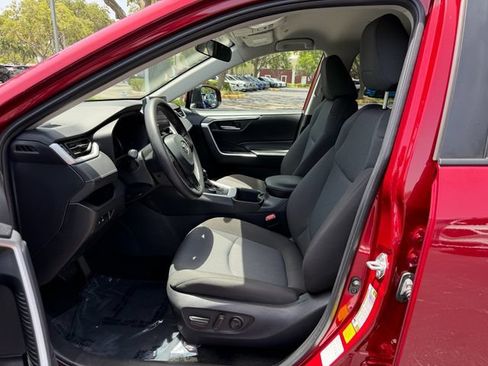 Used 2025 Toyota RAV4 XLE AWD/4WD image 10