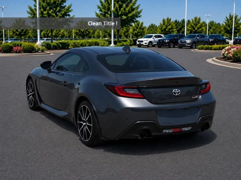 Used 2022 Toyota GR86 RWD image 3