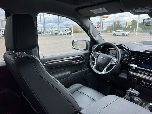 Used 2025 Chevrolet Silverado 1500 LT Trail Boss w/ Convenience Package II image 37