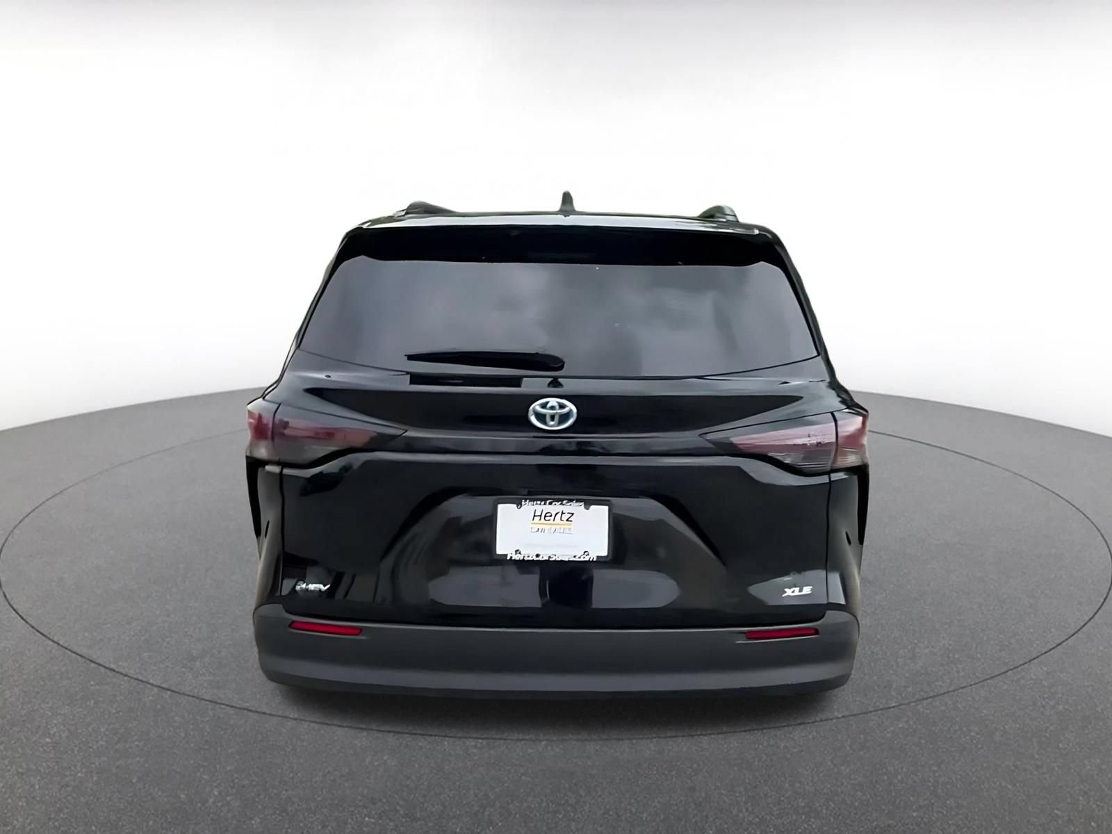 Used 2025 Toyota Sienna XLE FWD image 12