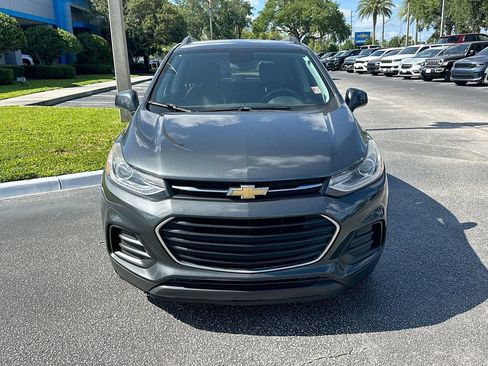 Used 2018 Chevrolet Trax LT w/ LT Convenience Package FWD image 2