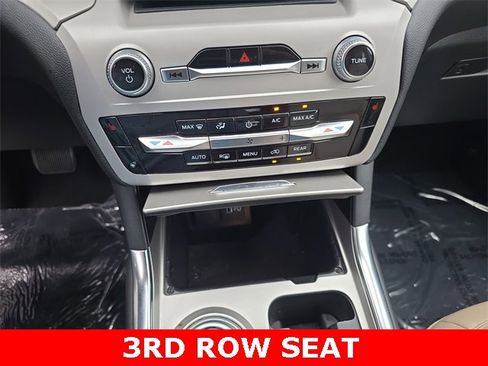 Used 2023 Ford Explorer XLT w/ Equipment Group 202A image 22