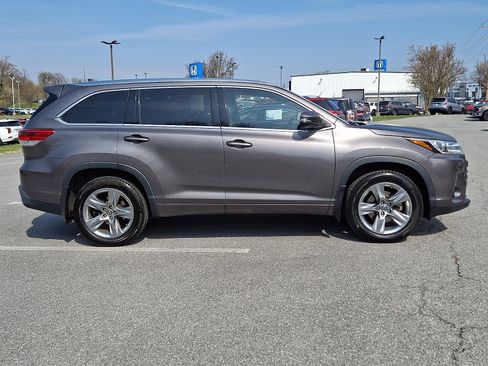 Used 2018 Toyota Highlander Limited image 7